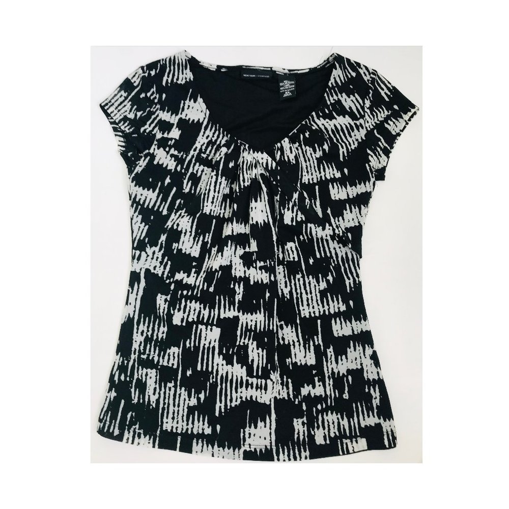 New York&Company stretch black/white lined top XS